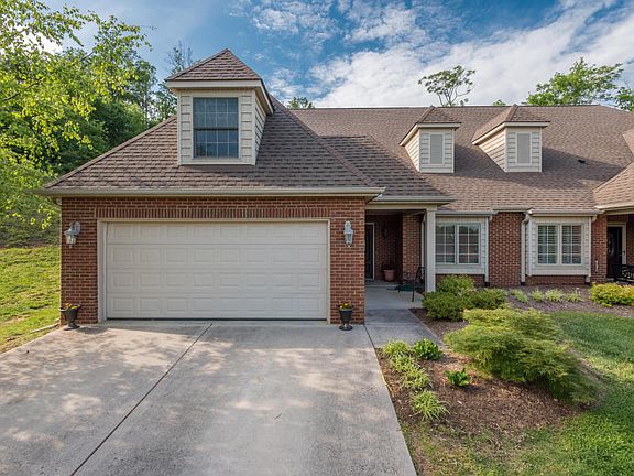 2nd image of 6119 Round Hill Ln
