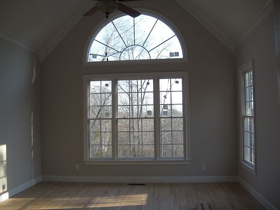 MASTER BEDROOM - 