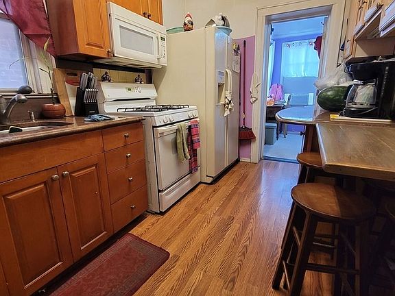 2nd image of 5030 48th St