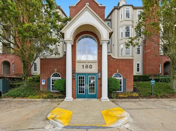 180 Fox Hollow Dr APT 105, Mayfield Heights, OH 44124