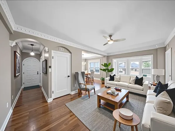 309 Emanuel Cleaver Ii Blvd APT 704, Kansas City, MO 64112