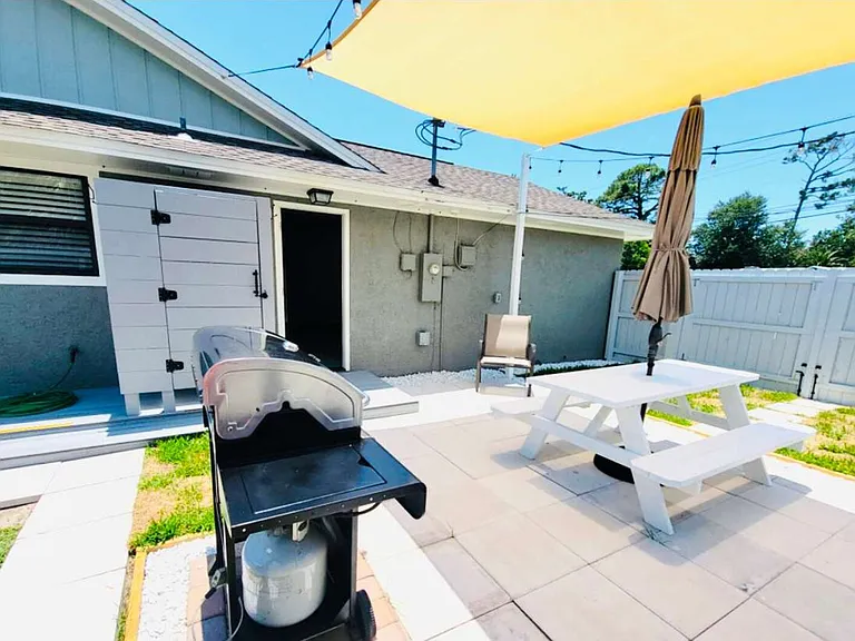 Laurie Ave — Photo 12