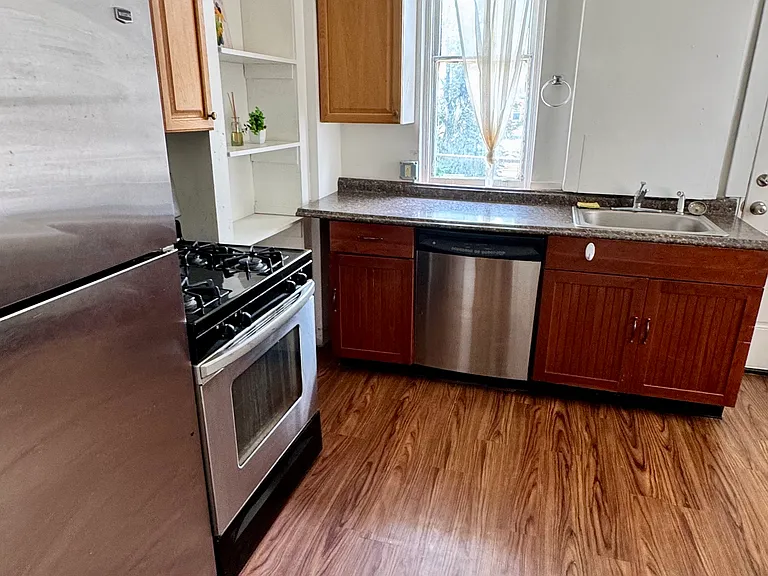 354 Ophelia St — Photo 8
