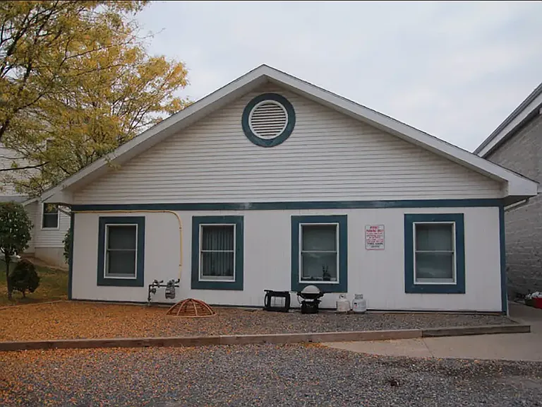 126 N Barnard St — Photo 1