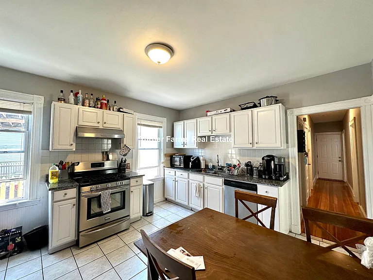 9 Taft St #3B — Photo 24