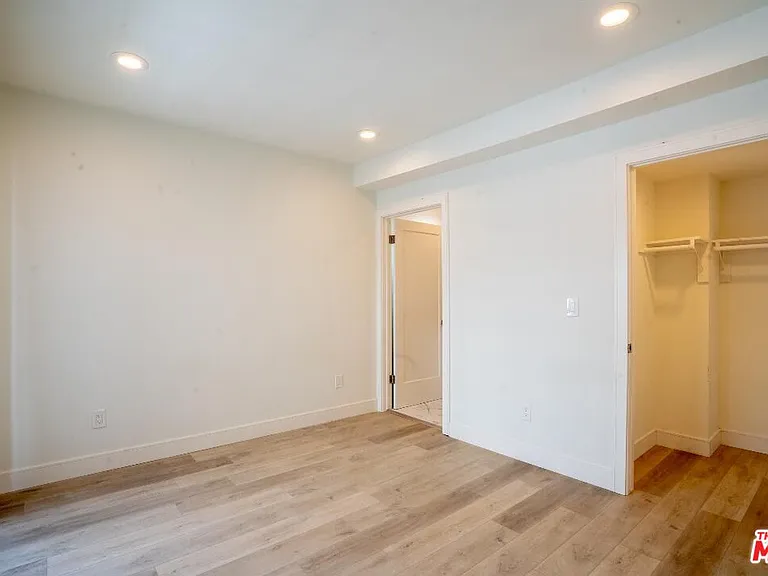 608 1/2 N Gramercy Pl — Photo 6