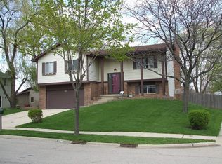 6733 Cherrytree Ave, Woodridge, IL 60517
