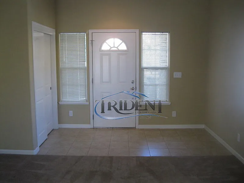 4 bed, 3.5 bath, 1970 sqft, $2,200 — Photo 2
