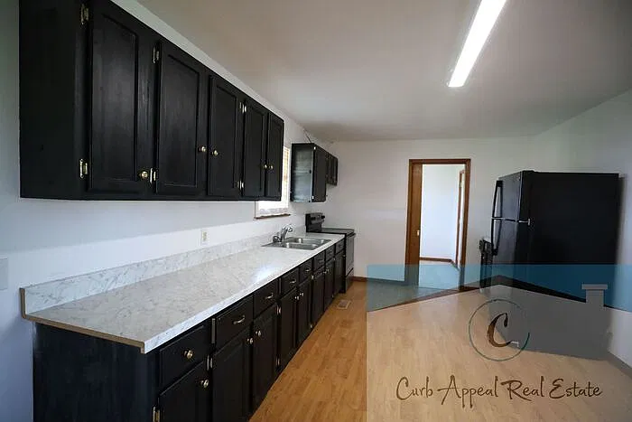 3 bed, 1.0 bath, $1,400 — Photo 4