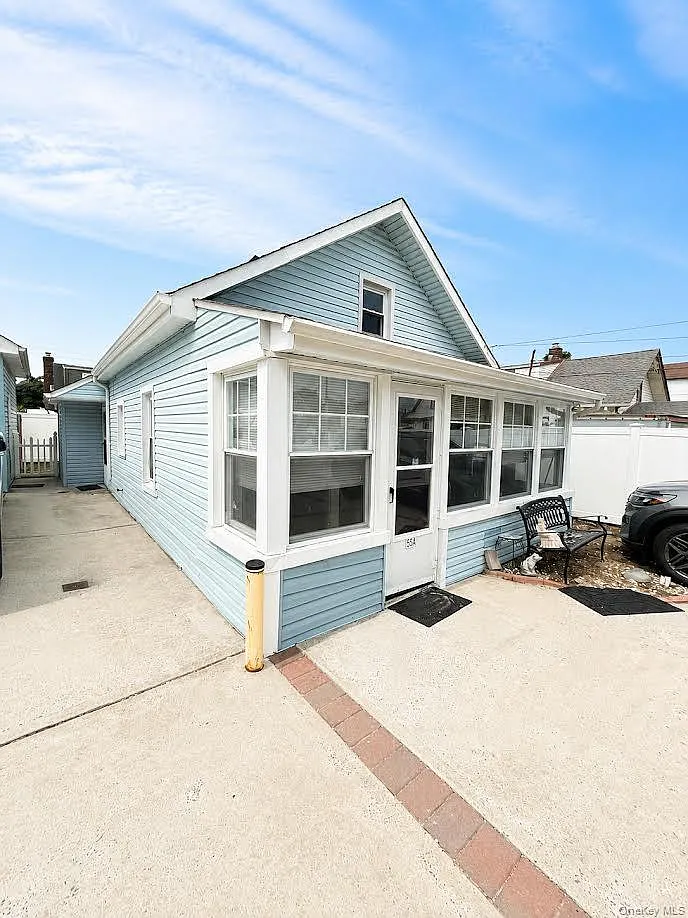 2 bed, 1.0 bath, 700 sqft, $2,900 — Photo 2