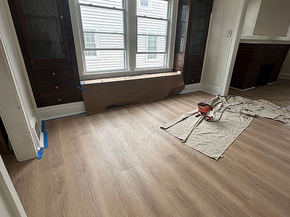 5th image of 2073-2075 Morrison Ave