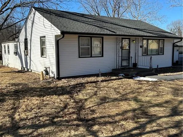 412 NW Donovan Rd, Lees Summit, MO 64063