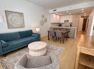 423 6th St #313, West Vancouver, BC V7T 0A1