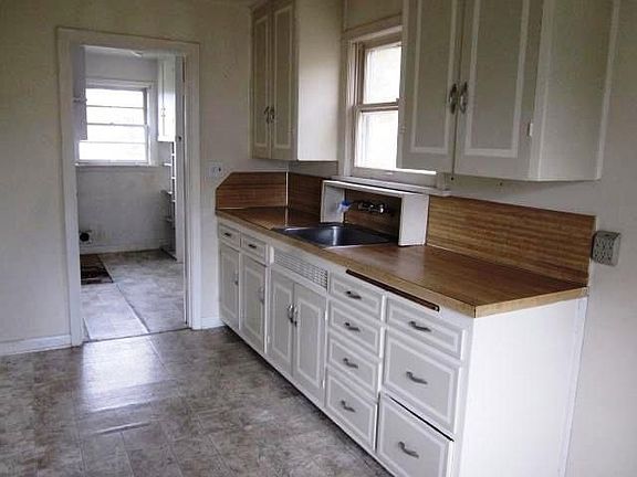 4th image of 1308 Grand Pl