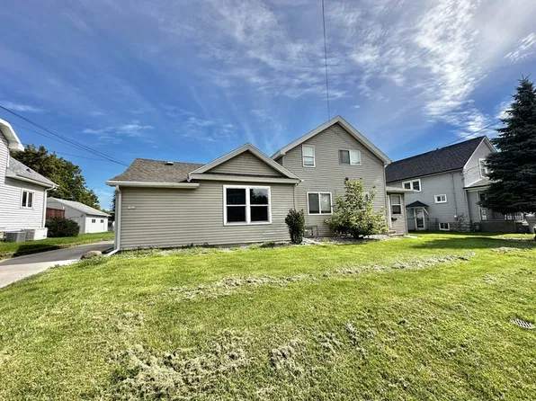 1922 Oregon St, Oshkosh, WI 54902