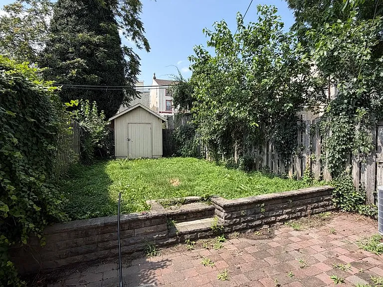 214 Grape St — Photo 9