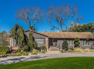 574 Caledonia Rd, Dix Hills, NY 11746