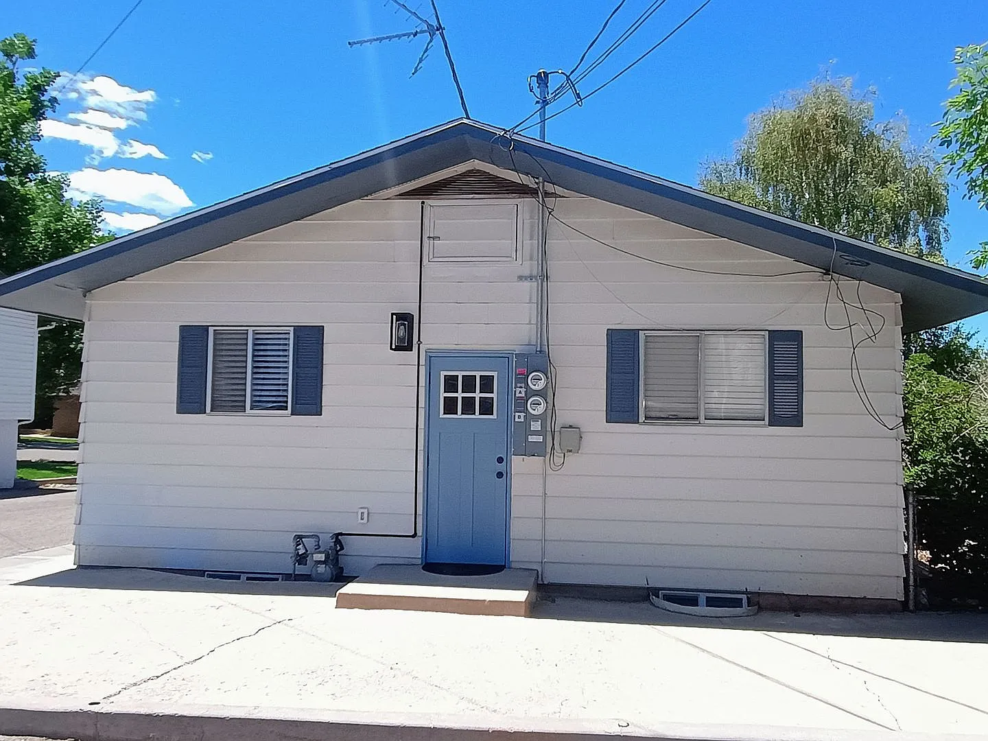 (400 W) Left Duplex — Photo 3
