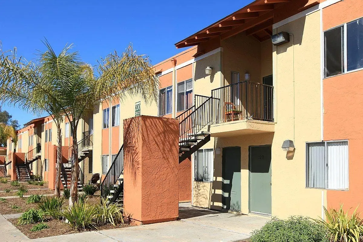 Emerald Vista Apartments — Photo 2