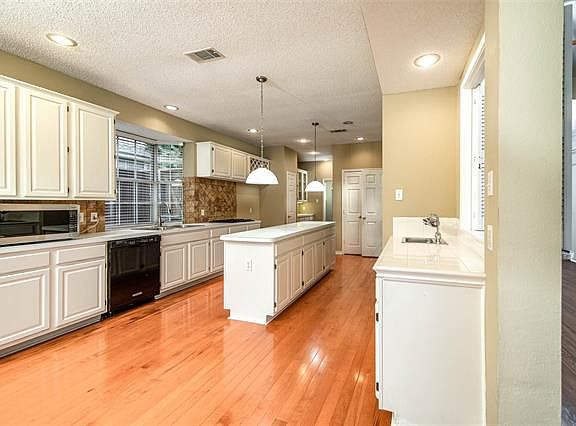4th image of 1928 Uplands Dr