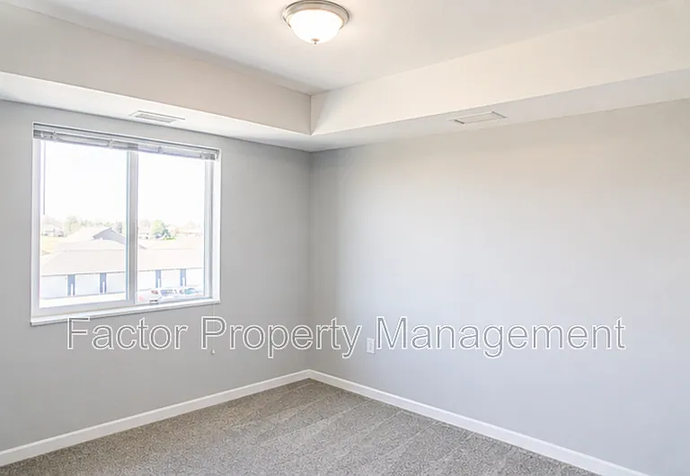 561 Elk St S — Photo 84