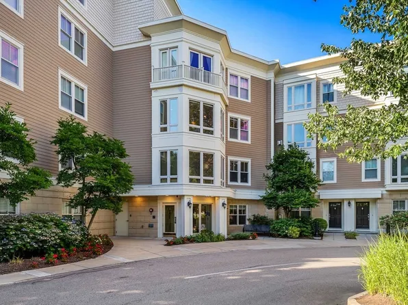 2-14 Saint Paul St #311, Brookline, MA 02446