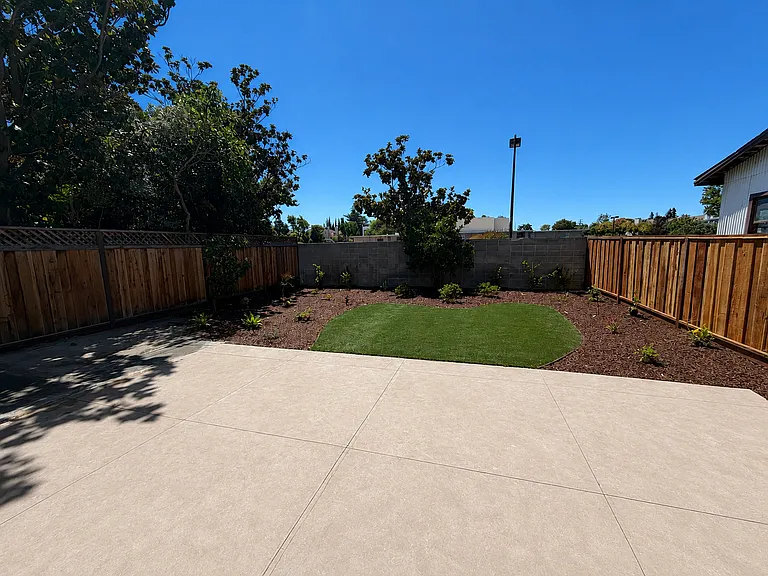898 Pepper Tree Ct — Photo 25