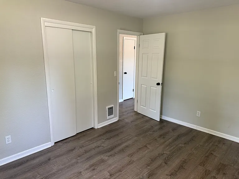406 Hillview Dr — Photo 14