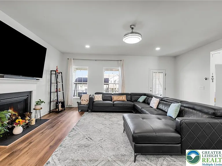 5044 Bellflower Dr — Photo 31