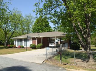 2 Stewart St, Williamston, SC 29697