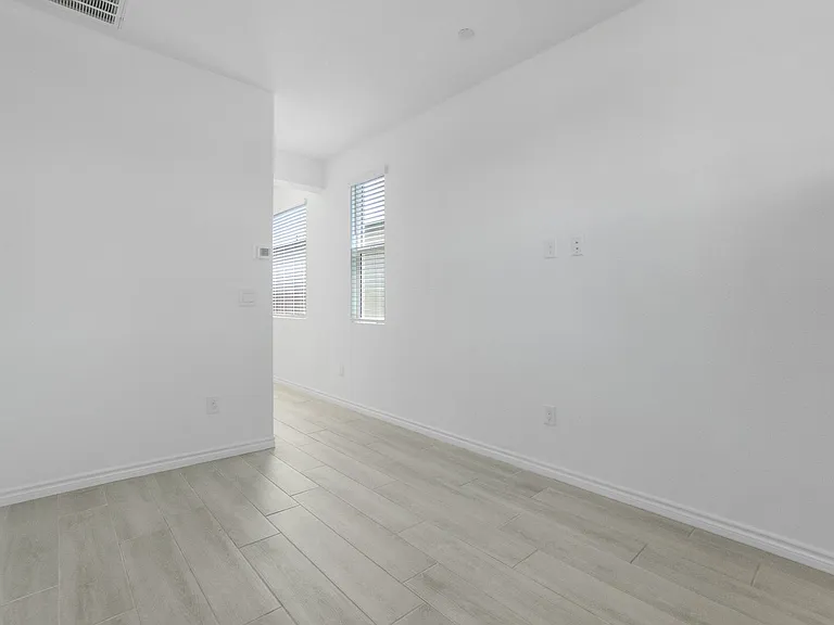 9770 Redwood Cascade St — Photo 24