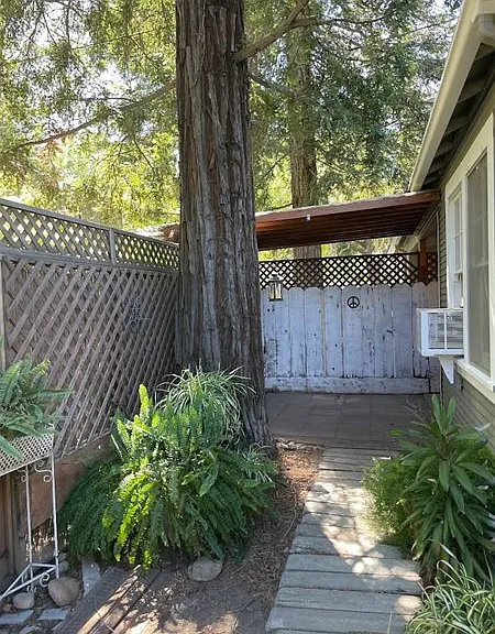 1321 Sycamore St — Photo 13