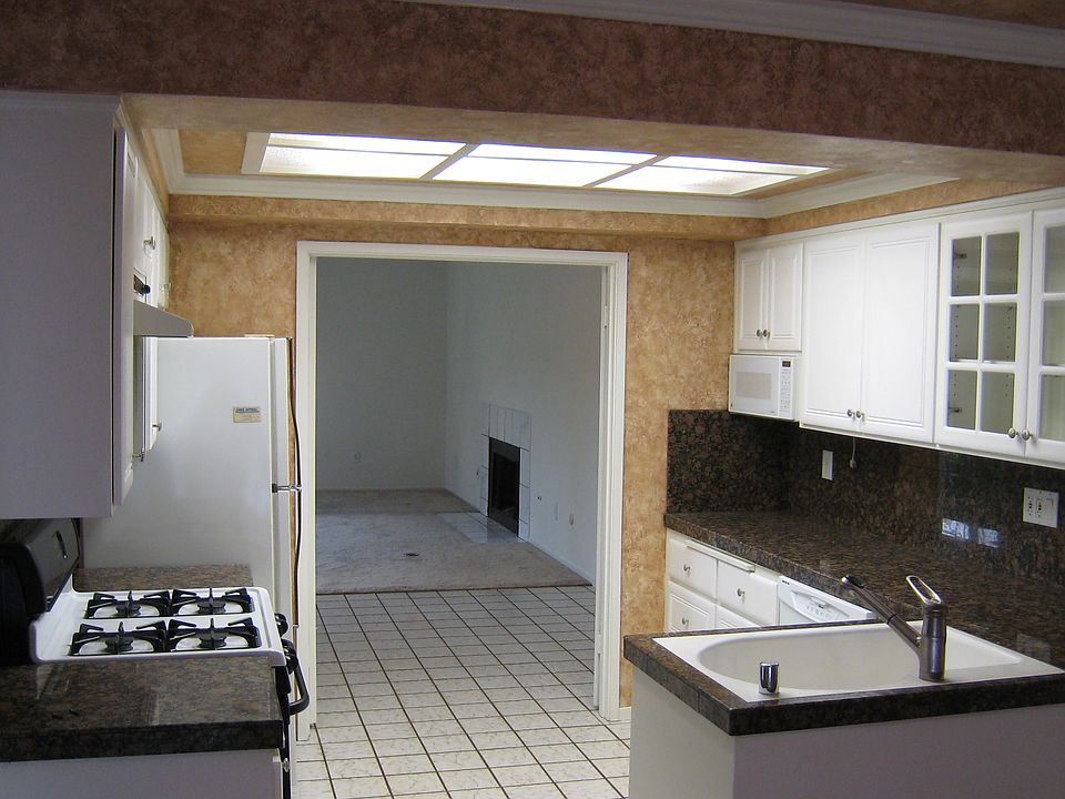 1st image of 5896 Lonsdale Dr