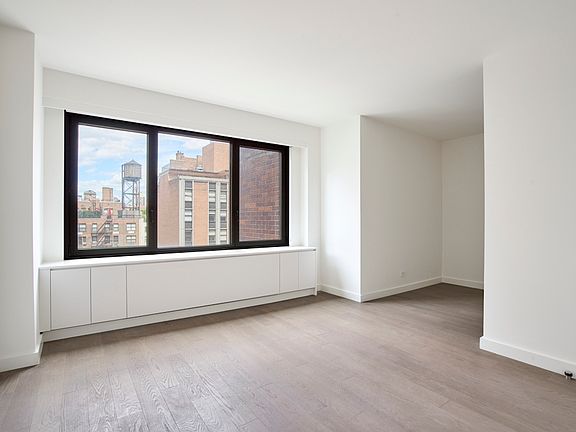 3rd image of 220 E 72nd St #8EE2