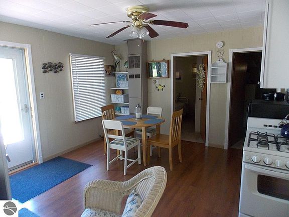 5th image of 18900 Hillview Blvd