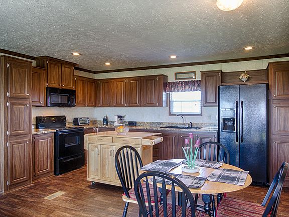 Kitchen & dinning area