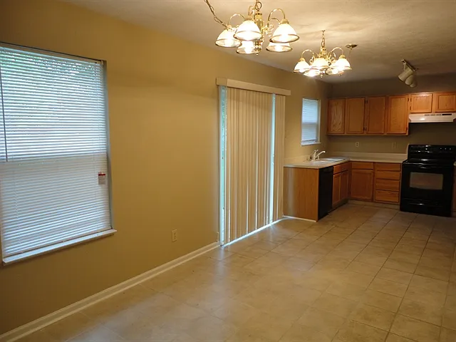 755 Apple Ln — Photo 3