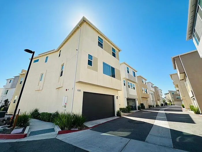 1835 Vesta Dr — Photo 33