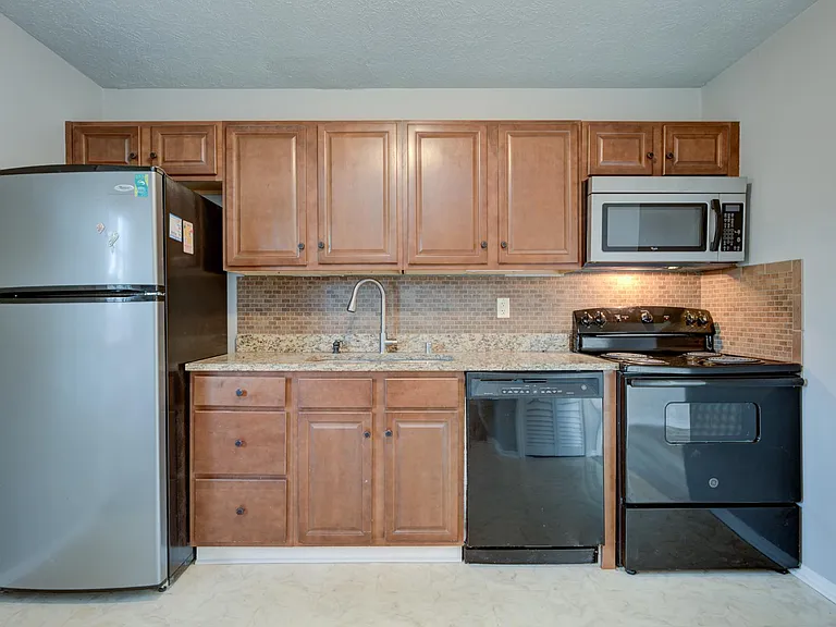 9311 Preston Hwy #2 — Photo 4