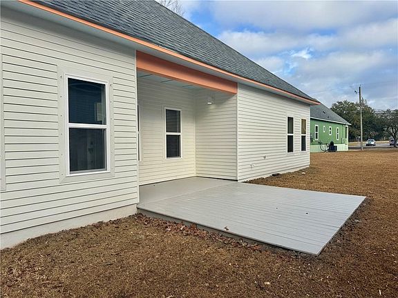 4th image of 864 Grimes St