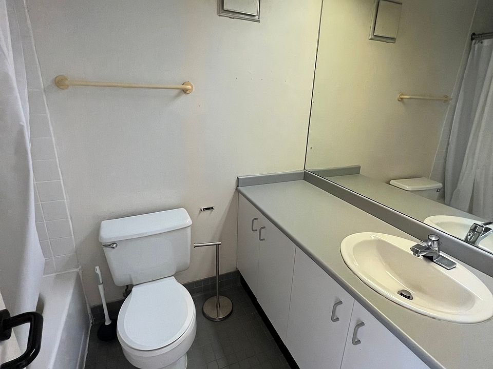 2nd image of 61 Brookline Ave APT 422A