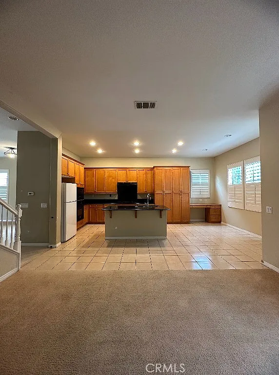 5 bed, 2837 sqft, $6,500 — Photo 2