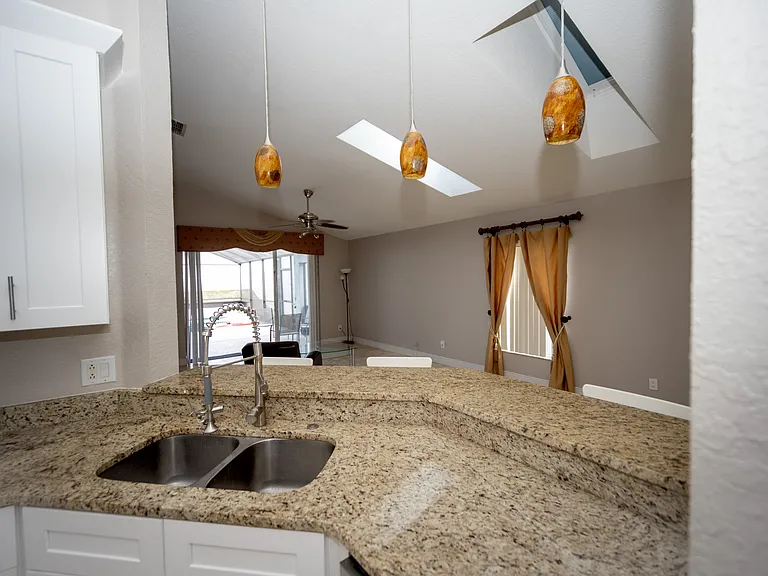 464 Gleneagles Dr — Photo 7