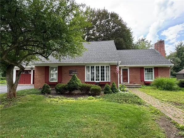 34 University Ave, Hamilton, NY 13346