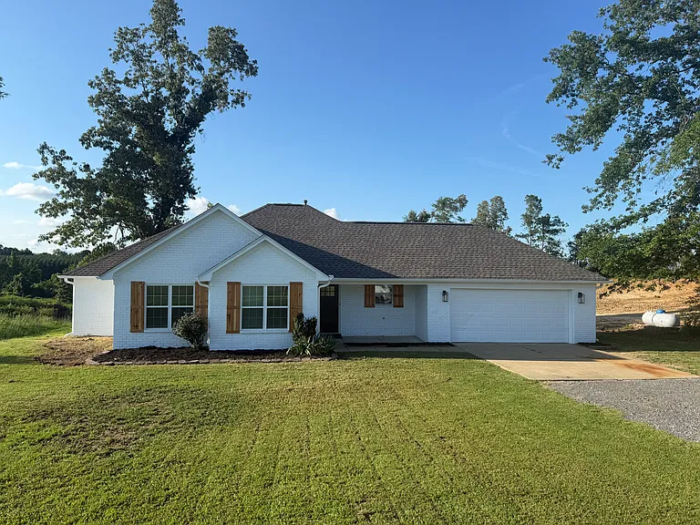 147 Waverly Cir — Photo 1