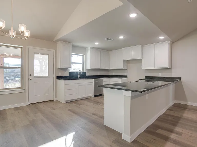 305 Bentley Dr — Photo 25