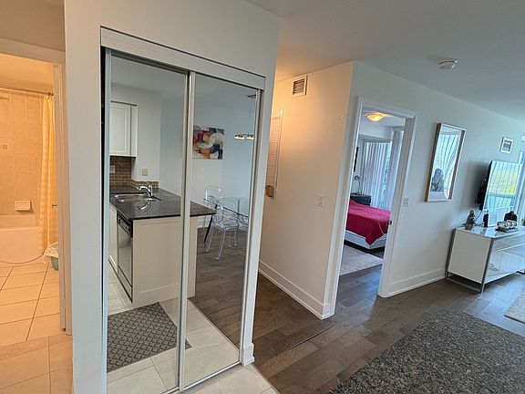 4th image of 503 Beecroft Rd Unit 611