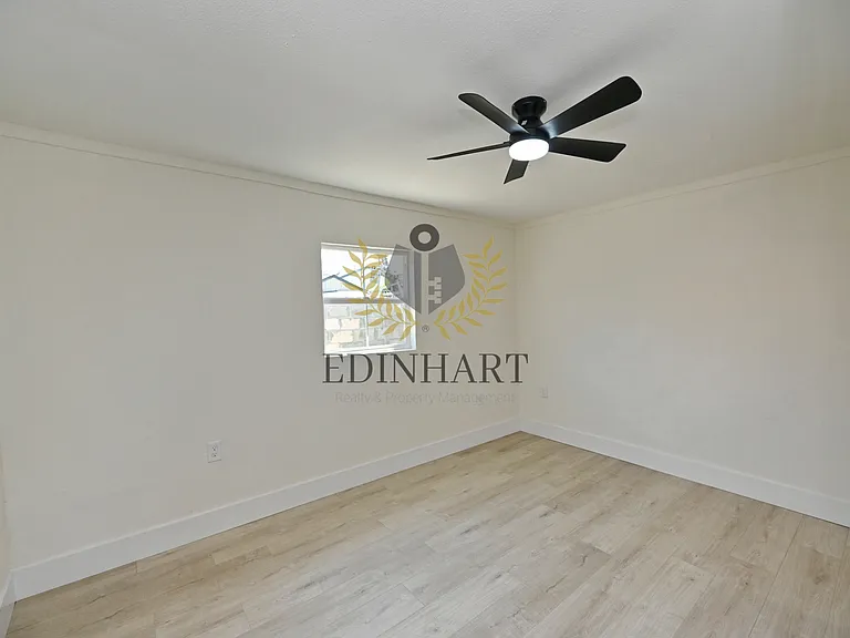 1584 N Carruth Ave #B — Photo 11