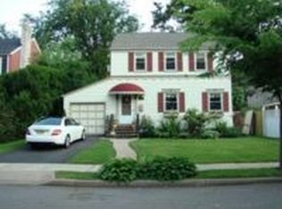 110 Blauvelt St, Teaneck, NJ 07666