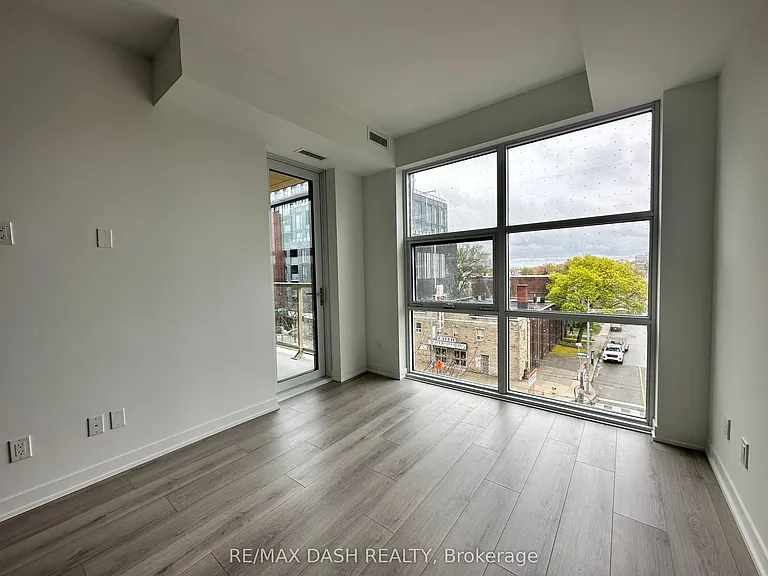 Saint Clair Ave W — Photo 15